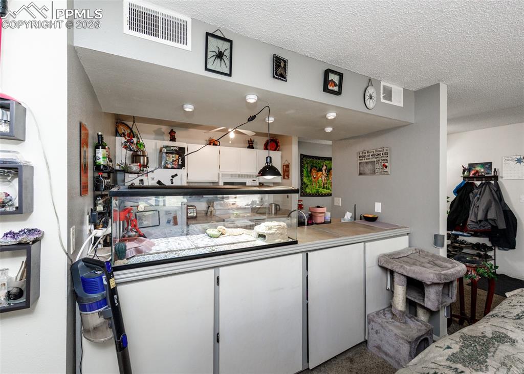 Image 17 of 36: Kitchen