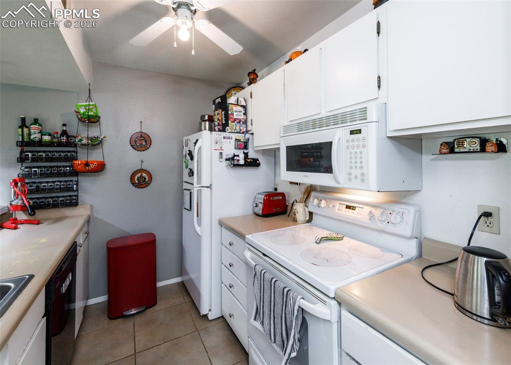 Image 19 of 36: Kitchen