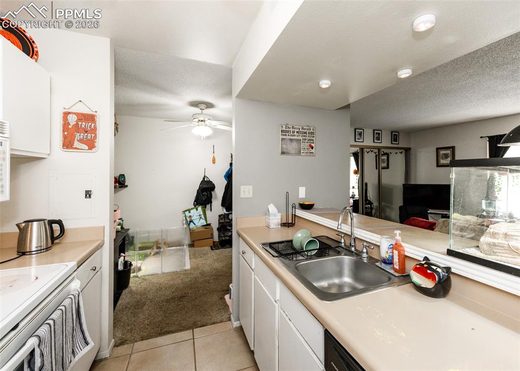 Image 20 of 36: Kitchen