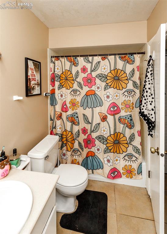 Image 25 of 36: Bathroom