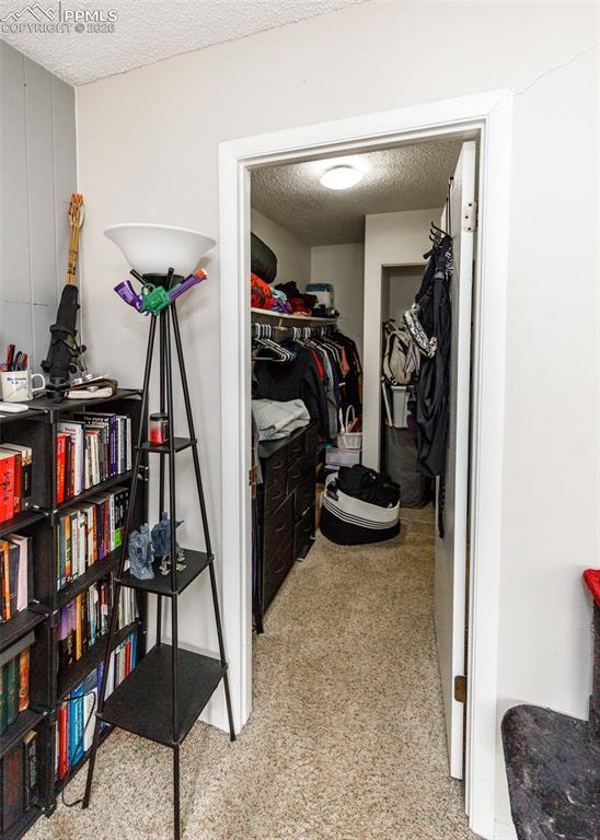 Image 27 of 36: Closet