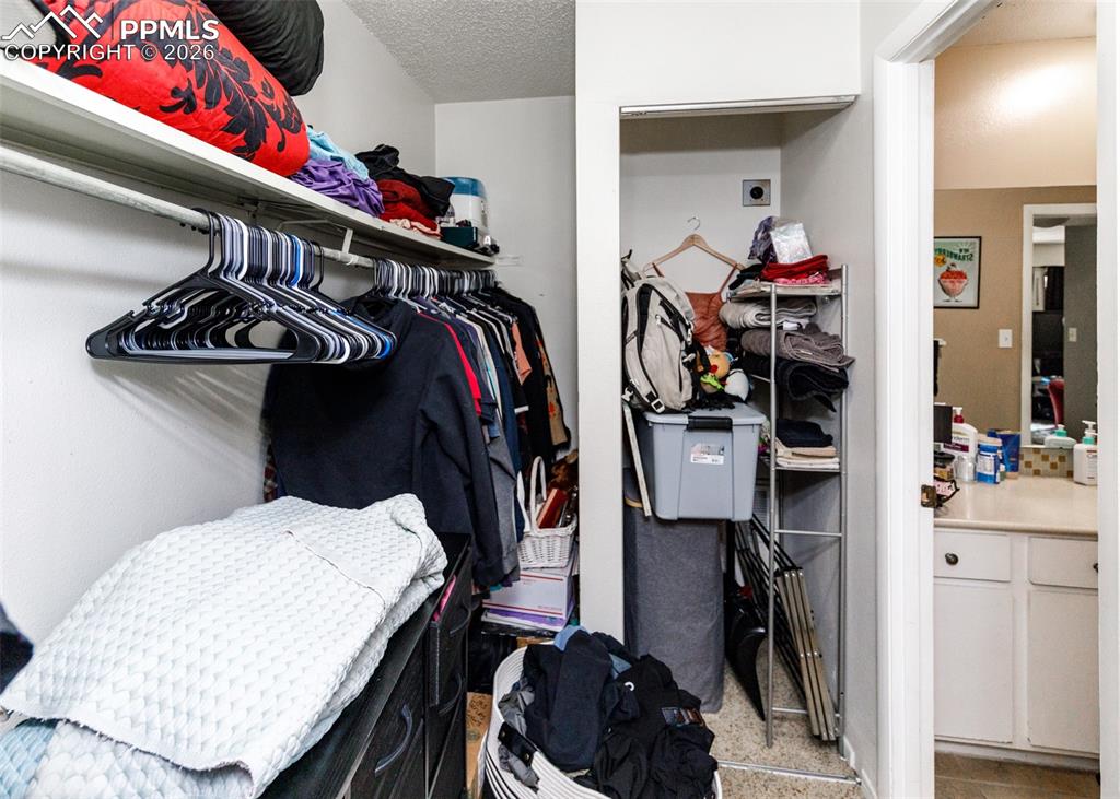 Image 28 of 36: Closet