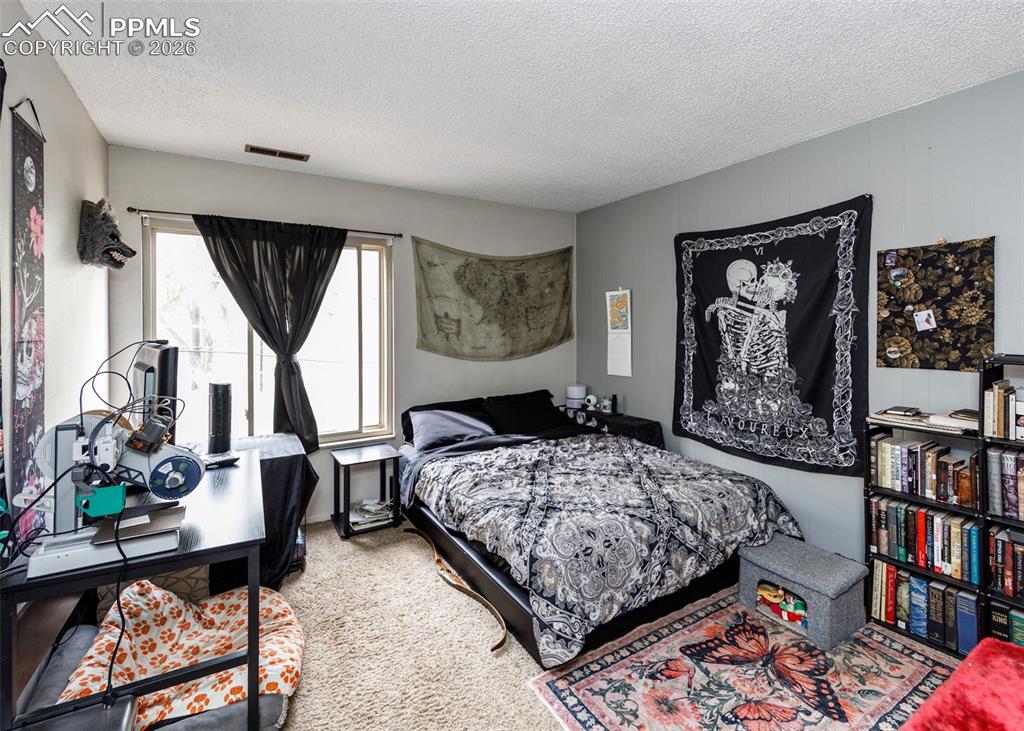 Image 29 of 36: Bedroom