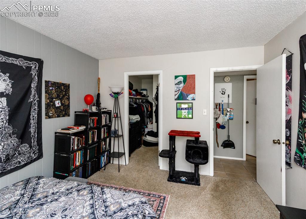 Image 31 of 36: Bedroom