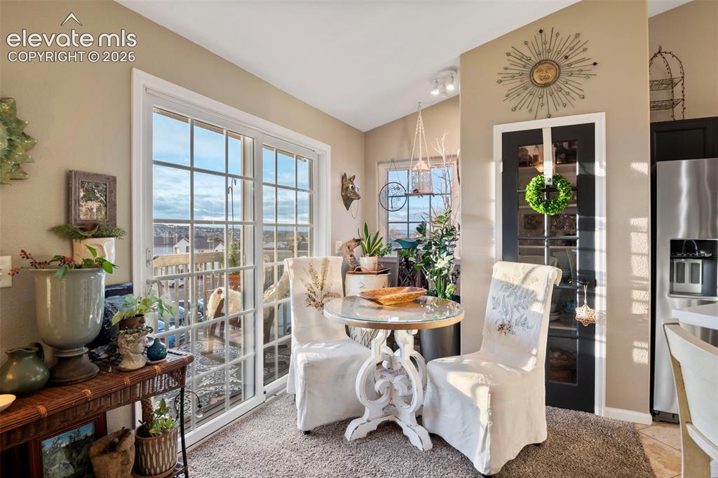 Image 8 of 33: Dining Area