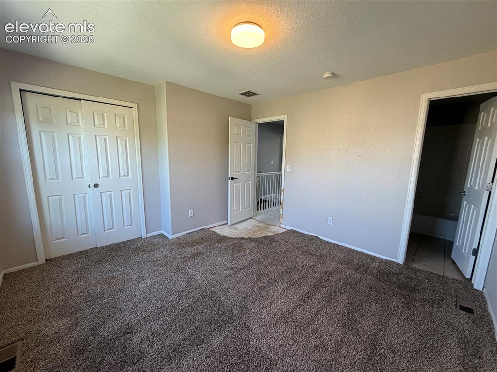 Image 19 of 23: Closet