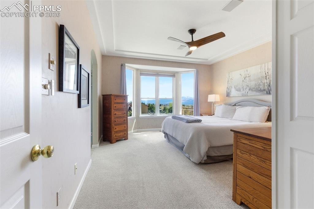 Image 12 of 40: Spacious room featuring a tray ceiling, recessed lighting, and a modern cei