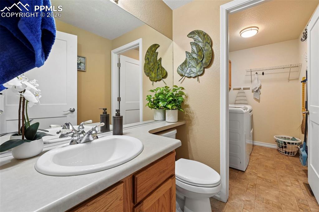 Image 19 of 50: Bathroom