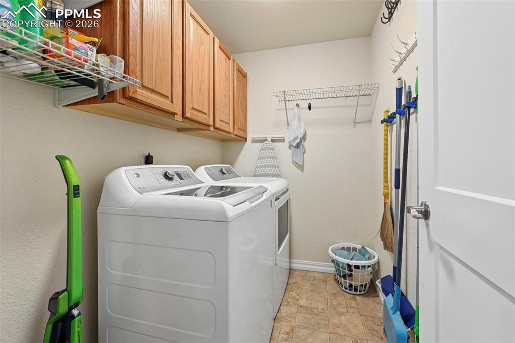 Image 20 of 50: Laundry