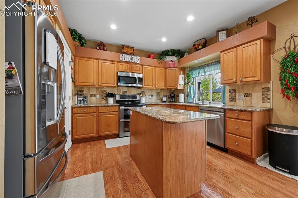 Image 9 of 50: Kitchen