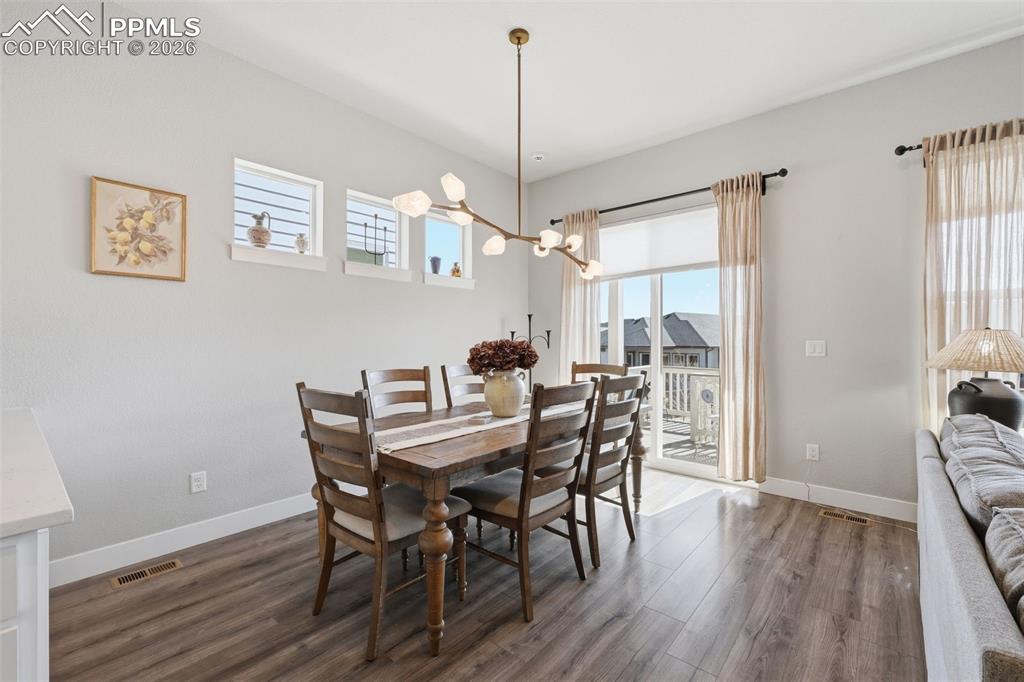 Image 18 of 42: Dining Area