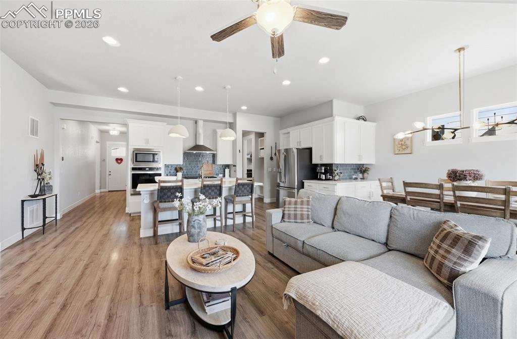 Image 21 of 42: Living Room