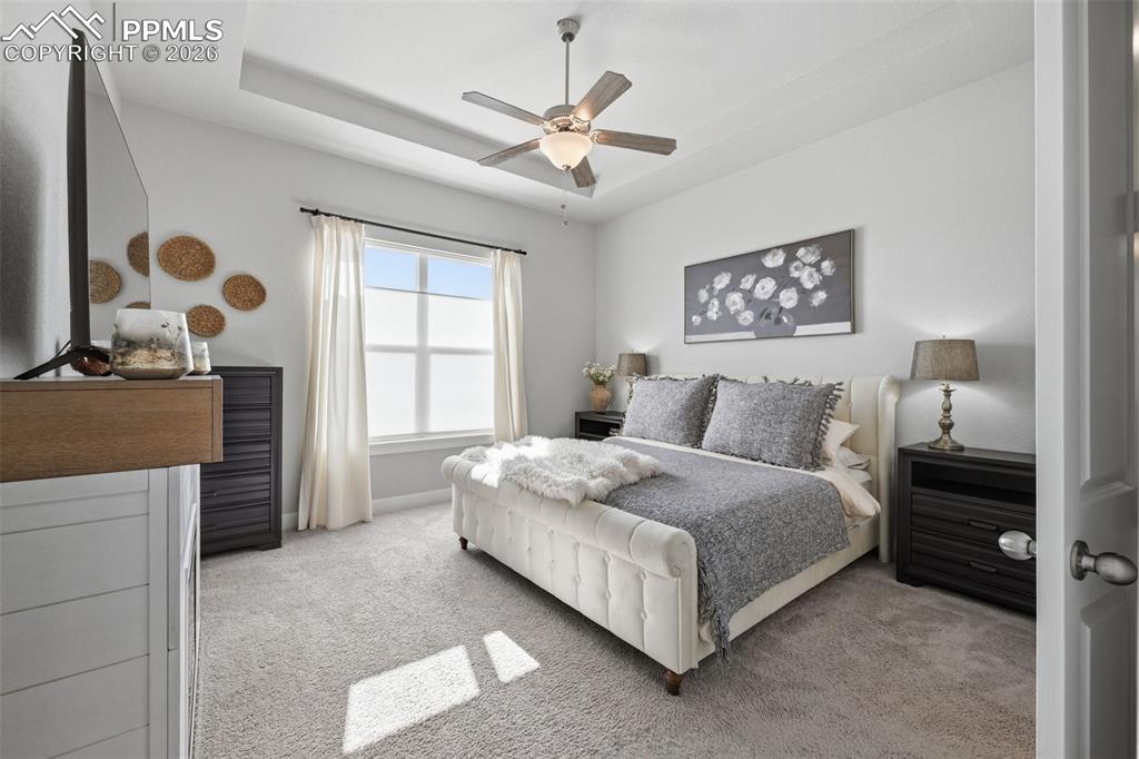 Image 23 of 42: Bedroom