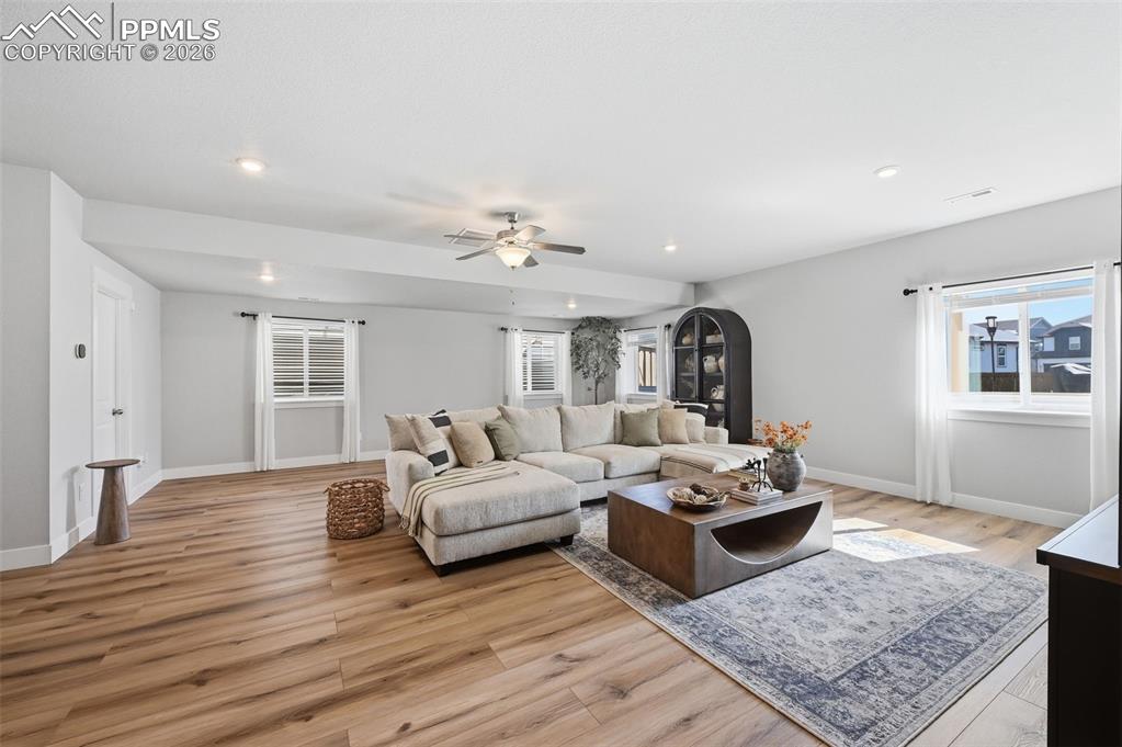 Image 29 of 42: Living Room