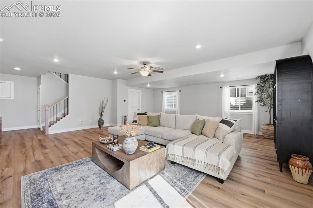 Image 30 of 42: Living Room