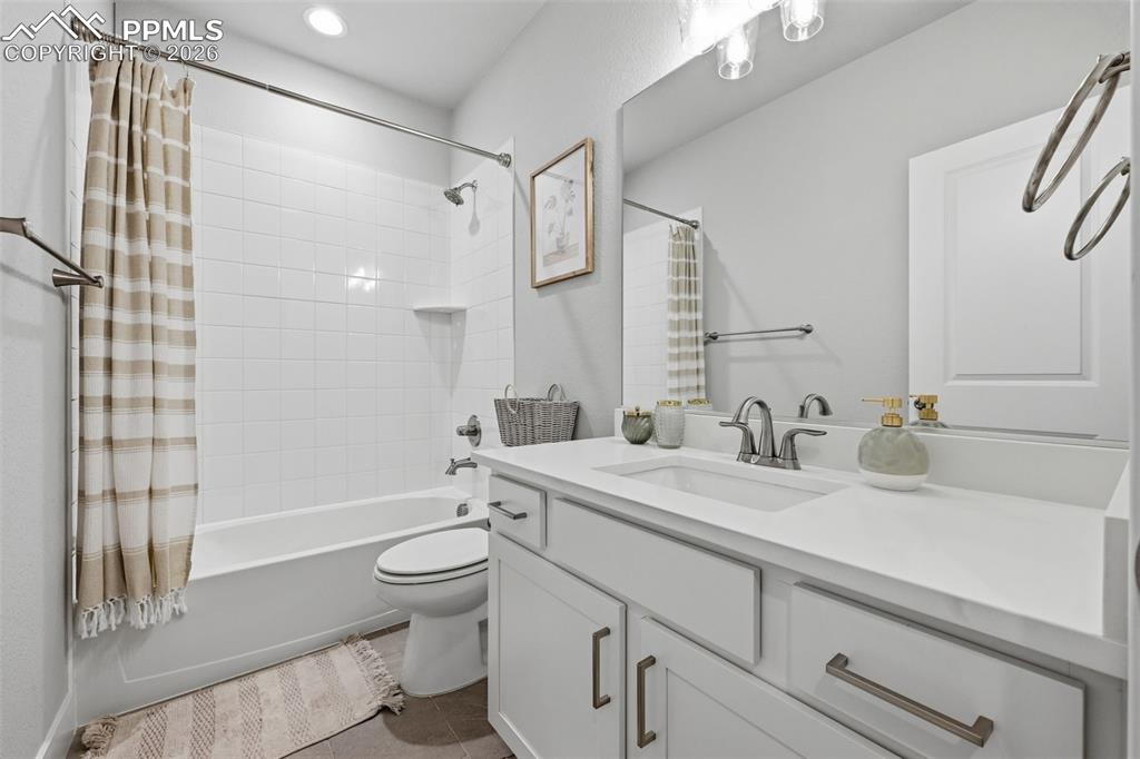 Image 31 of 42: Bathroom