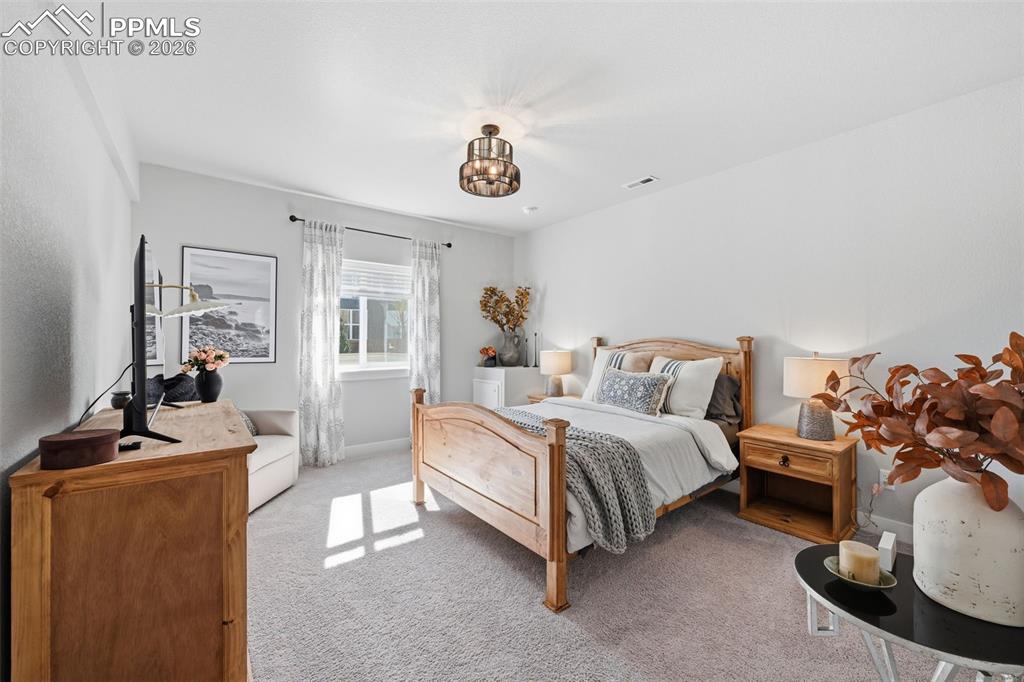 Image 32 of 42: Bedroom