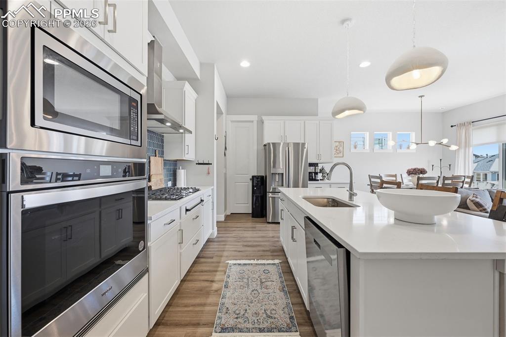 Image 7 of 42: Kitchen