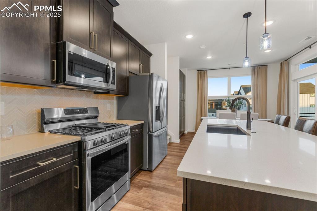 Image 9 of 23: Upgraded backsplash and appliances.