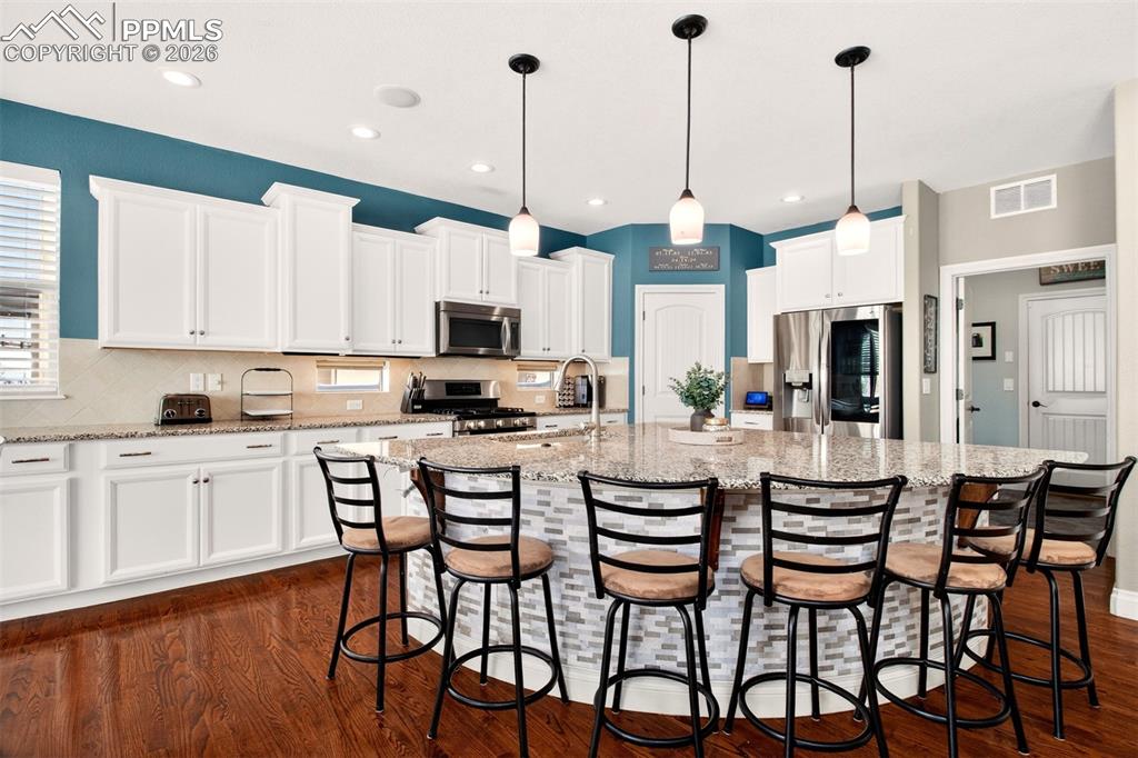 Image 13 of 50: Kitchen