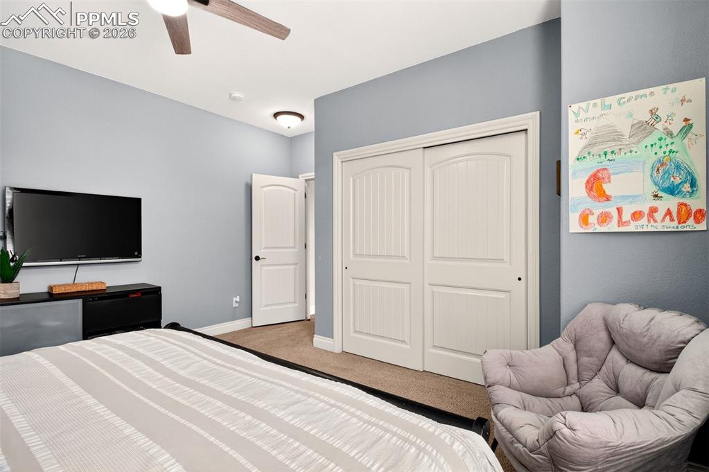 Image 15 of 50: Bedroom