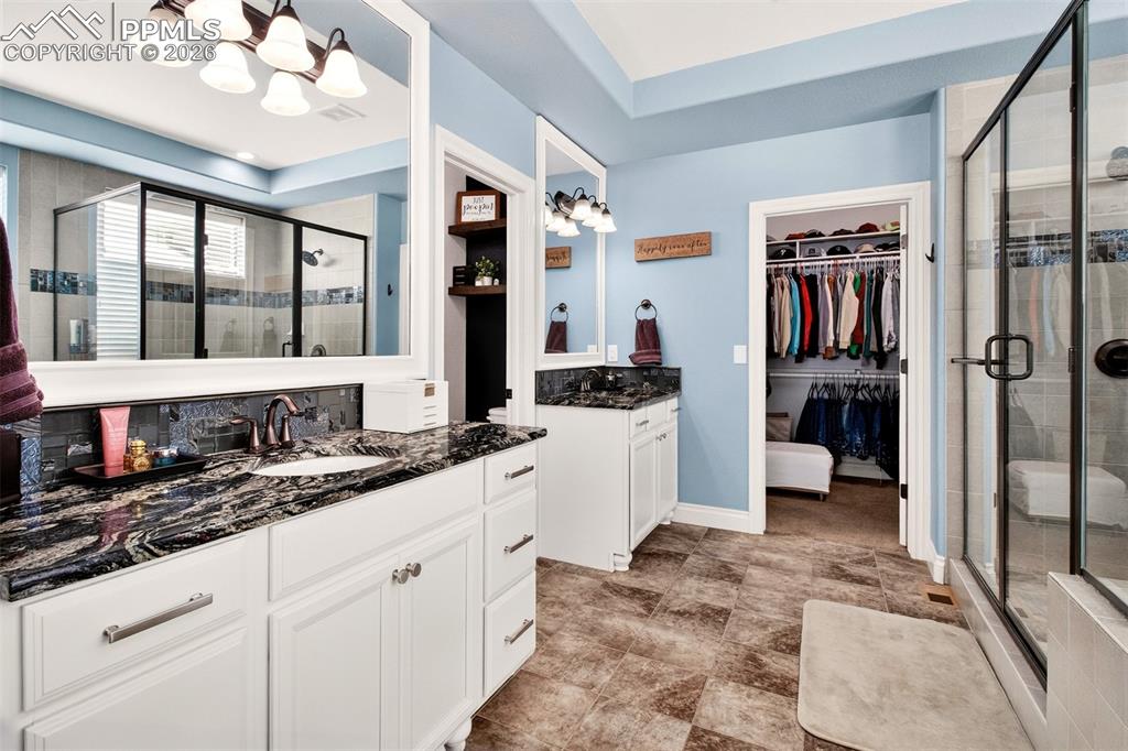 Image 21 of 50: Bathroom