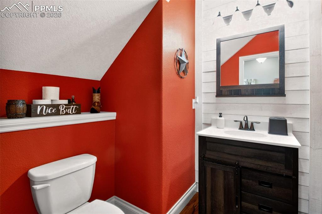 Image 25 of 50: Bathroom