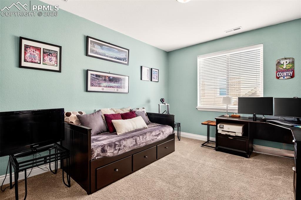 Image 31 of 50: Office