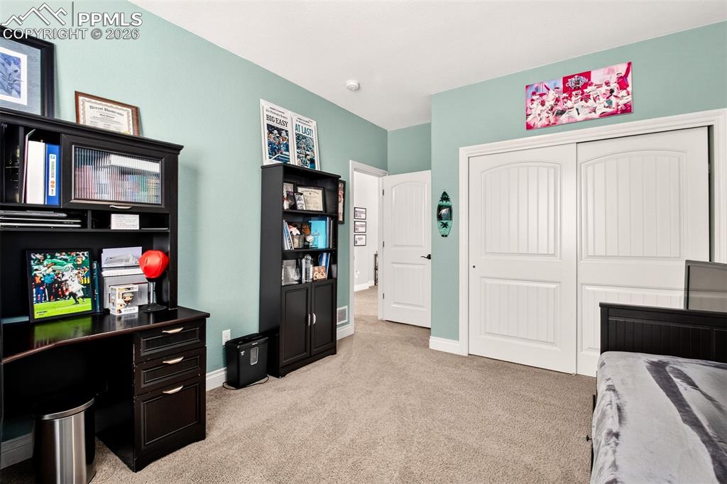 Image 32 of 50: Bedroom