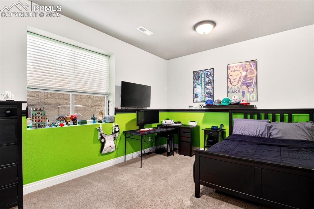 Image 38 of 50: Bedroom