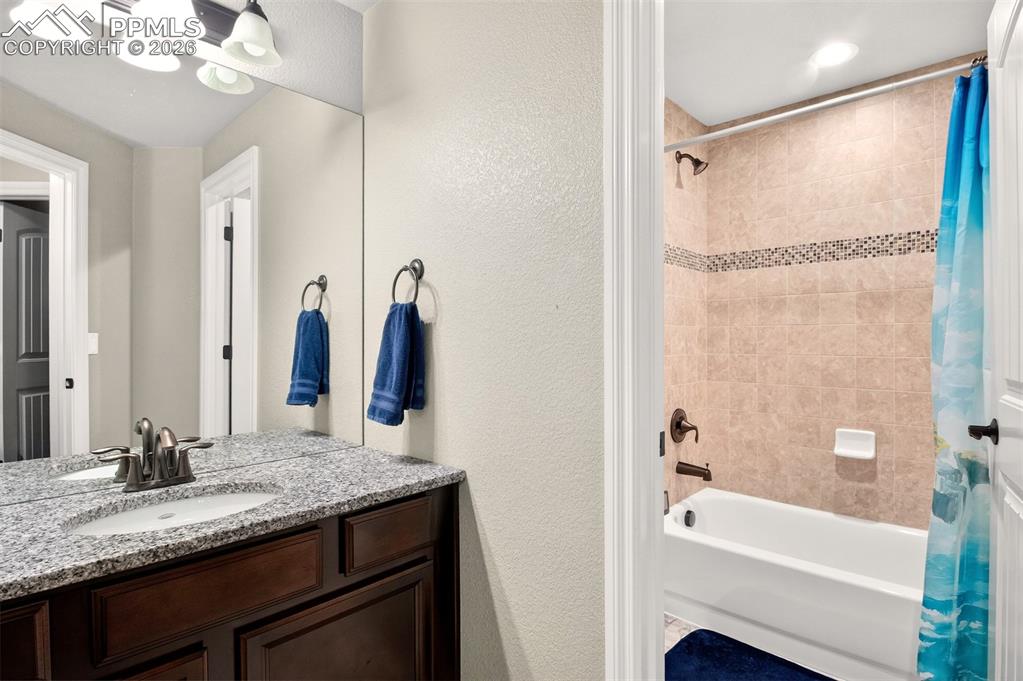 Image 42 of 50: Bathroom