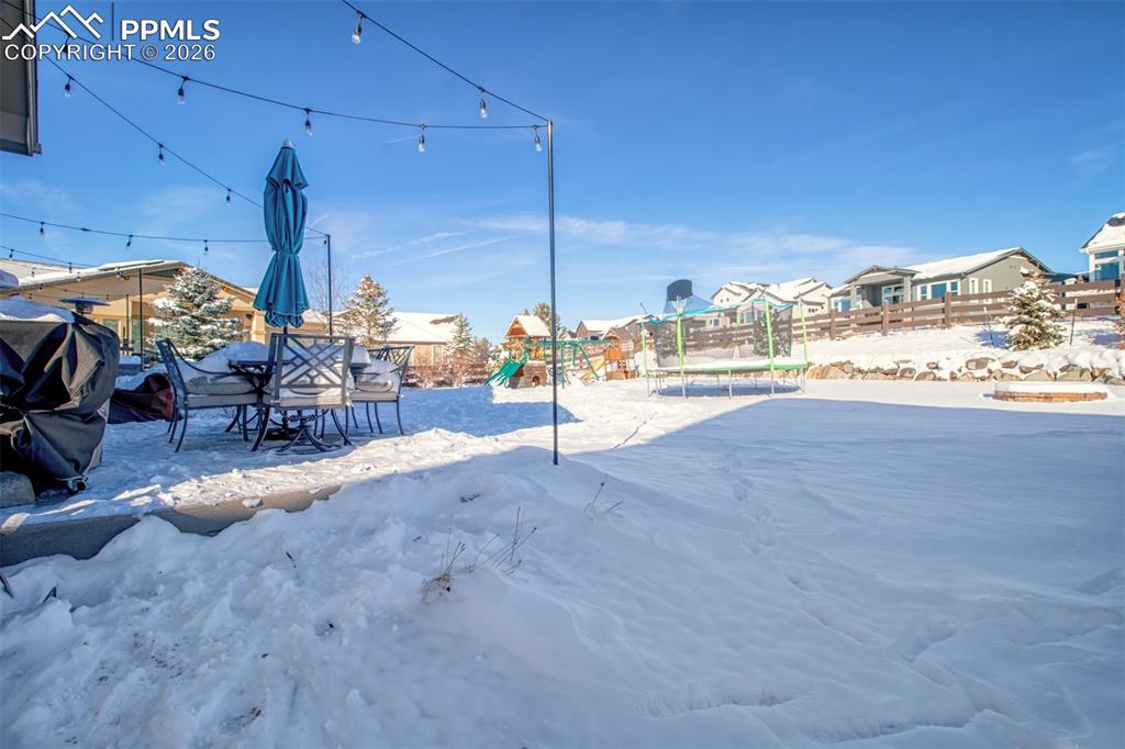 Image 49 of 50: Yard