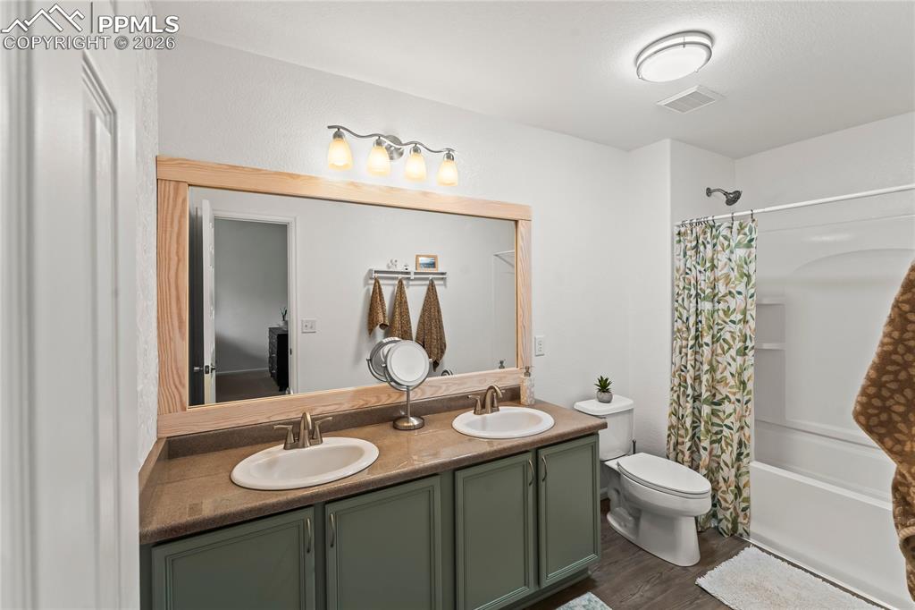 Image 19 of 41: Master Bathroom