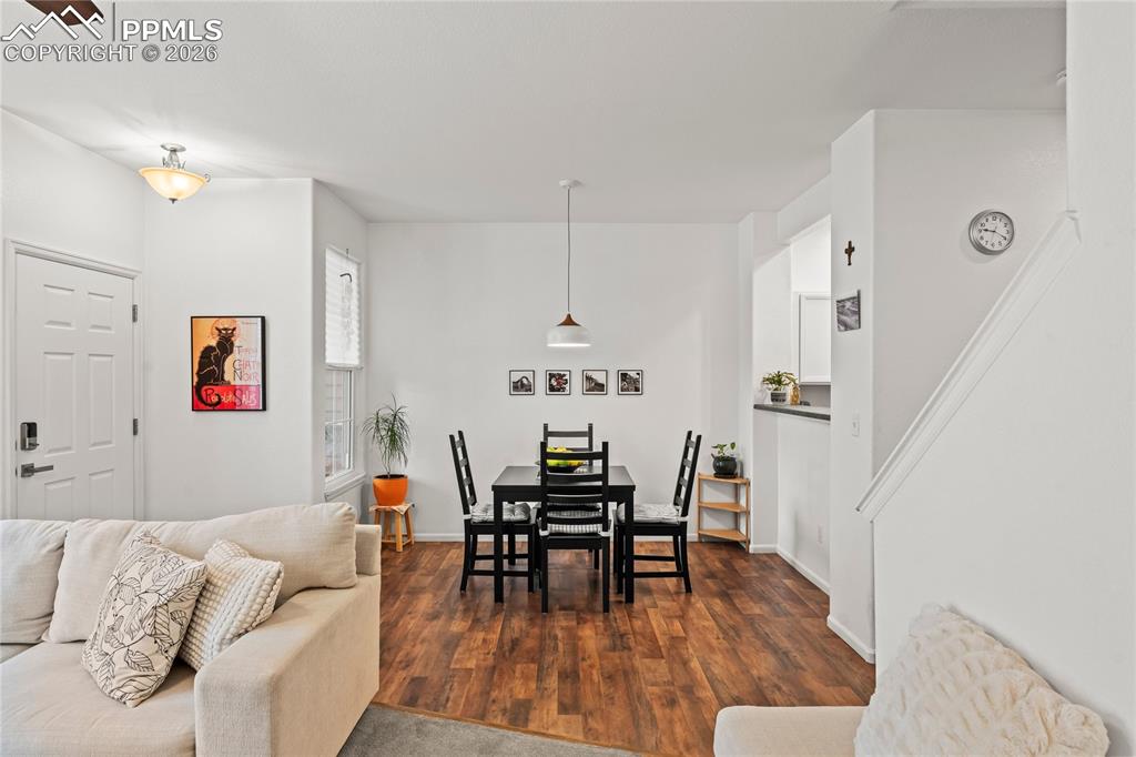 Image 8 of 41: Dining Area