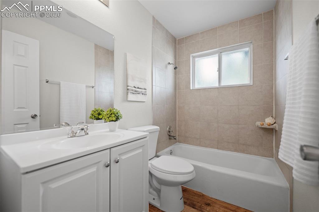 Image 12 of 22: Bathroom