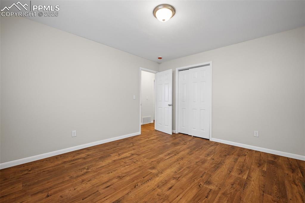 Image 16 of 22: Bedroom