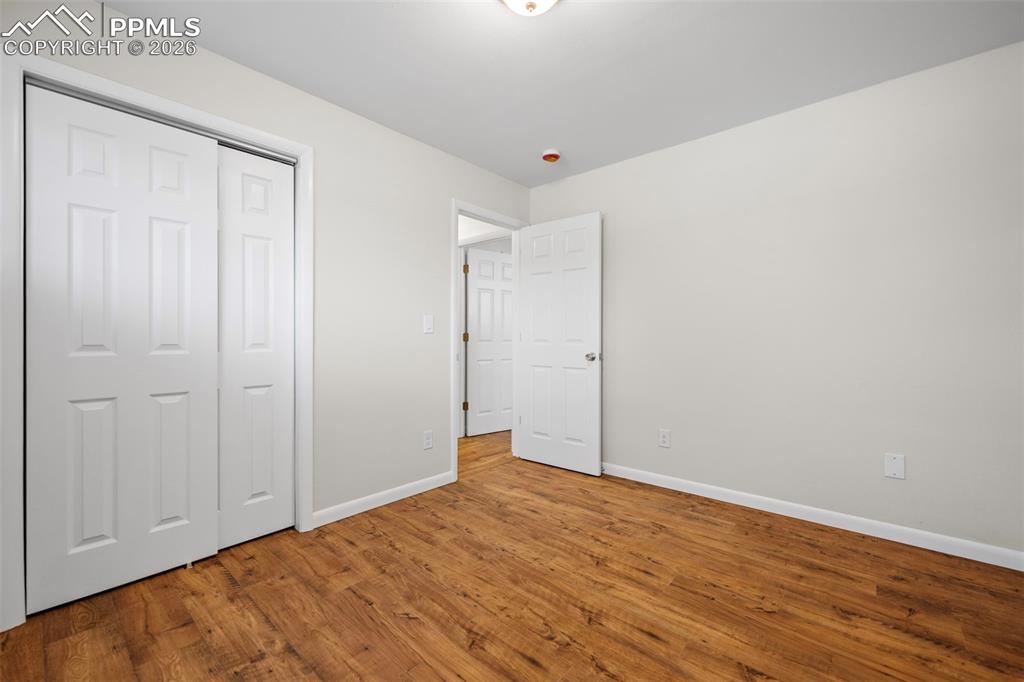 Image 18 of 22: Bedroom