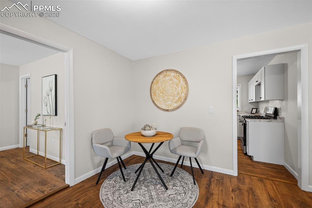 Image 4 of 22: Sitting Room