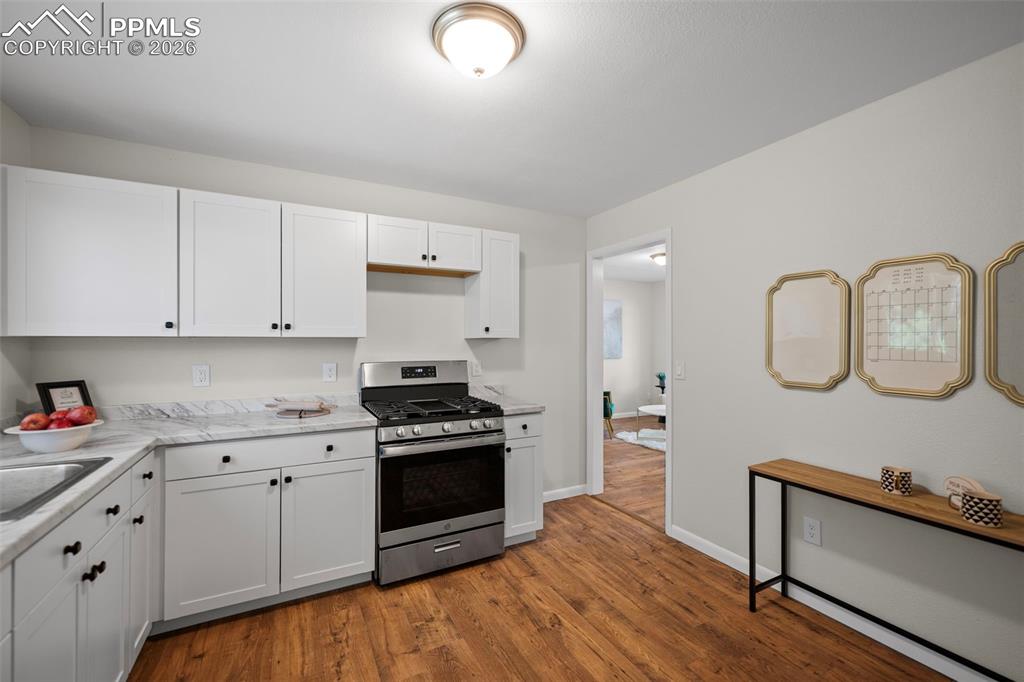 Image 5 of 22: Kitchen