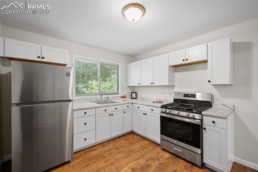 Image 6 of 22: Kitchen