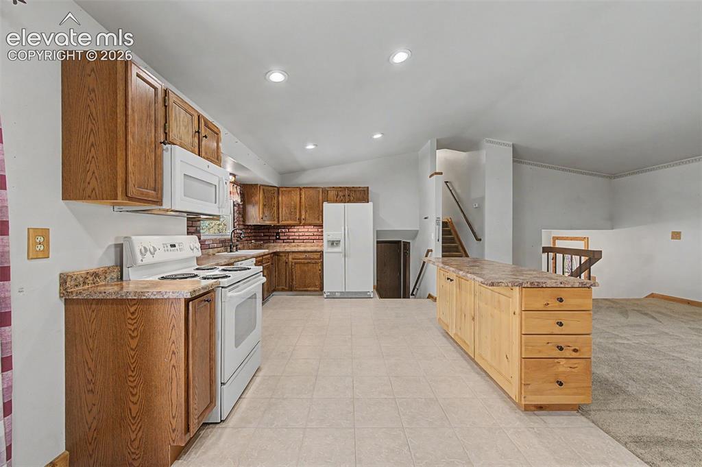 Image 11 of 37: Kitchen