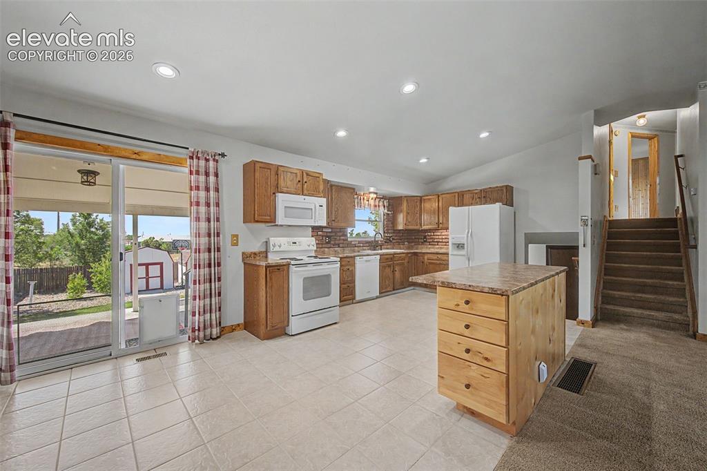 Image 15 of 37: Kitchen