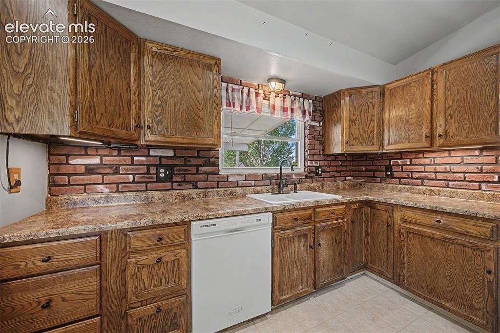 Image 16 of 37: Kitchen