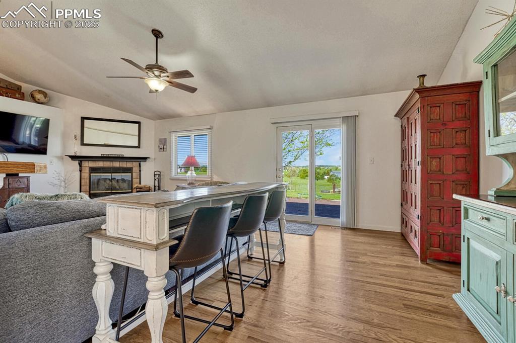 Image 10 of 49: Kitchen