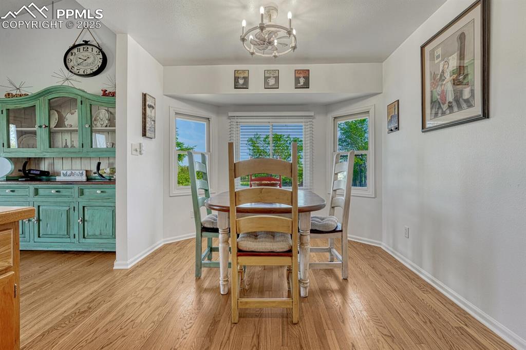Image 11 of 49: Dining Area