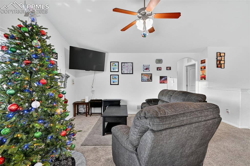 Image 11 of 31: Living Room