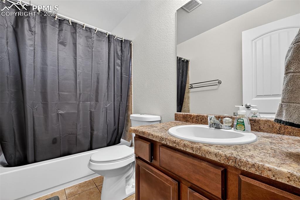 Image 13 of 31: Bathroom