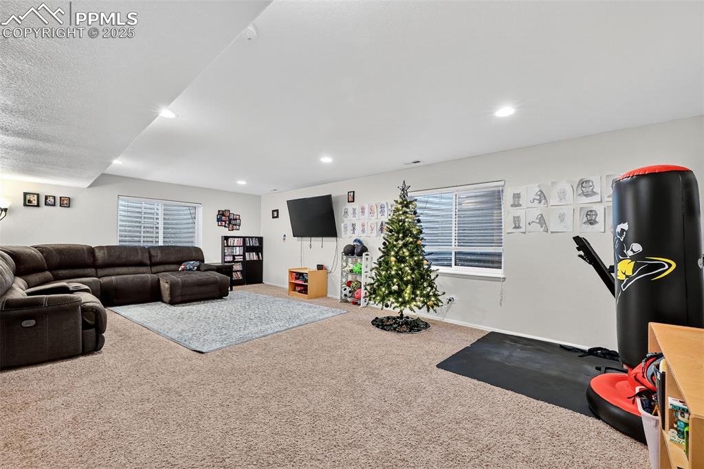 Image 14 of 31: Living Room