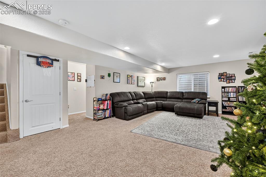 Image 15 of 31: Living Room