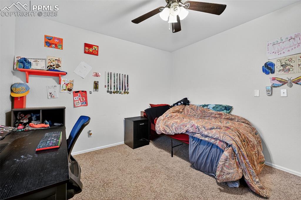 Image 25 of 31: Bedroom